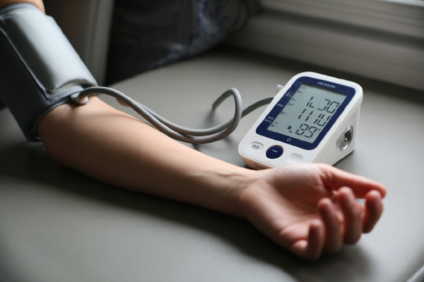 خرید دستگاه فشارسنج مچی از داروخانه آنلاین