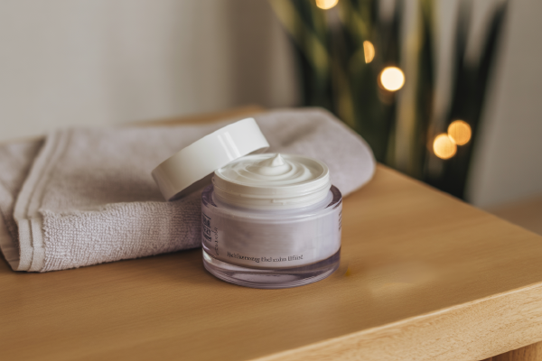 قیمت کرم ضد چروک صورت بالای 50 سال